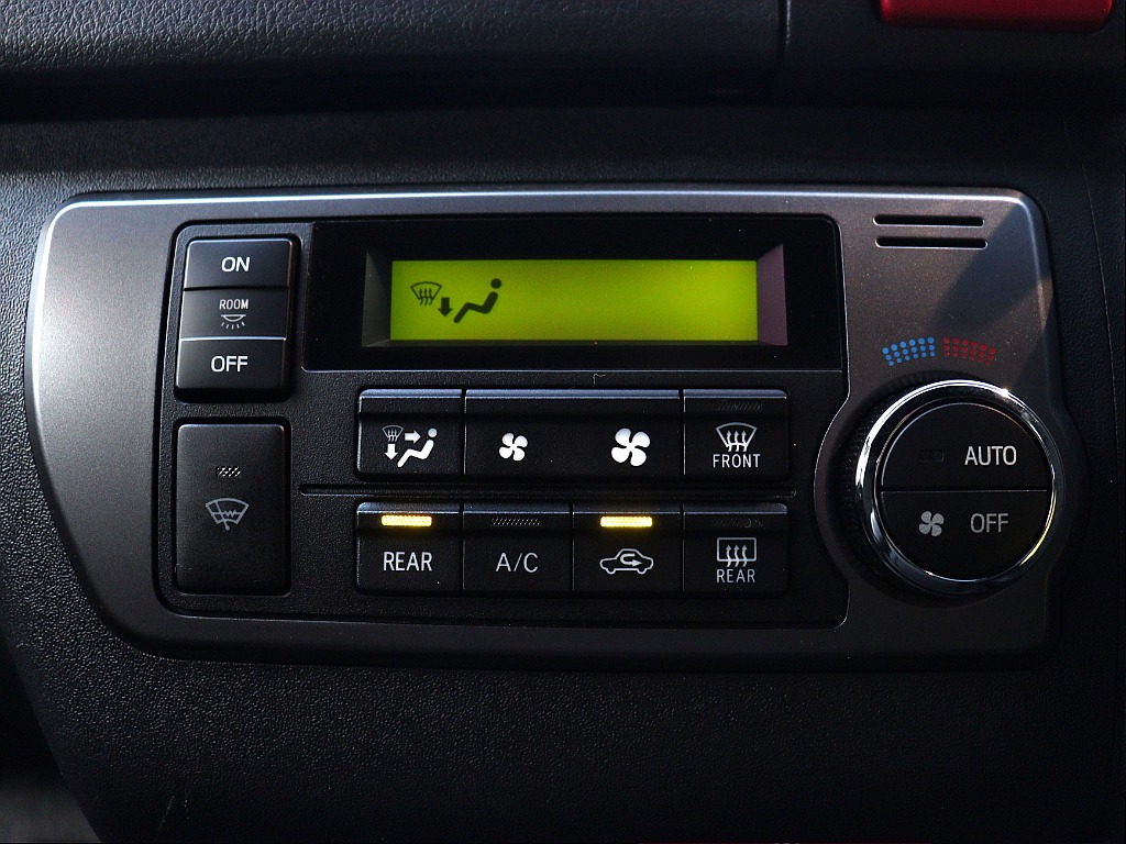 トヨタ ハイエースバン(34枚目)