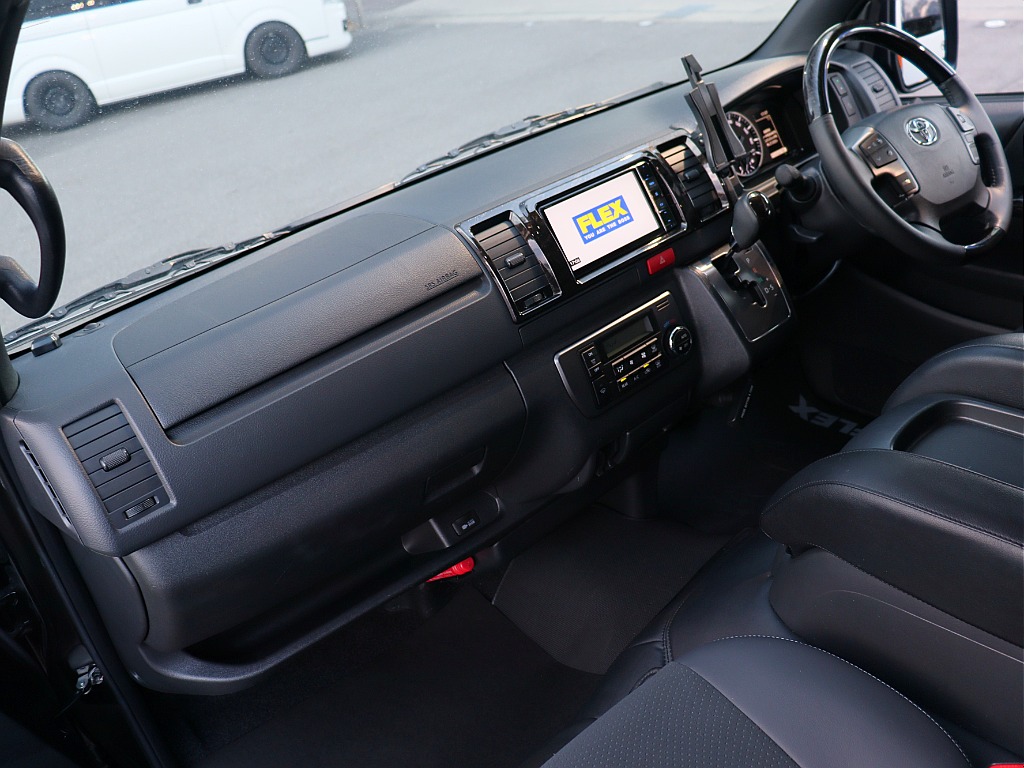 トヨタ ハイエースバン(5枚目)