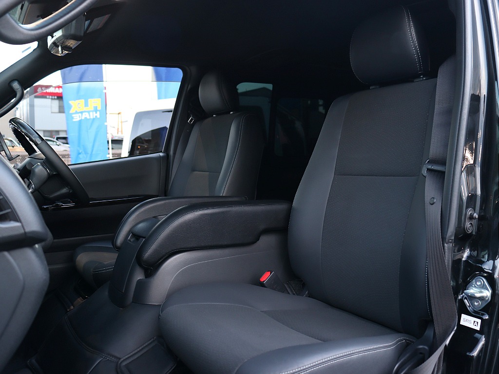 トヨタ ハイエースバン(6枚目)