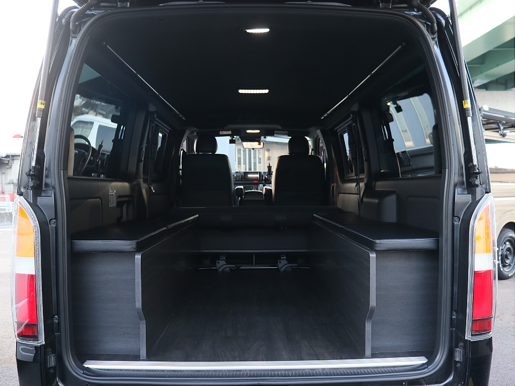 トヨタ ハイエースバン(8枚目)