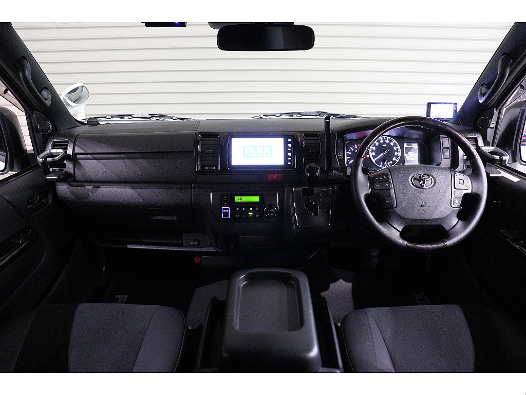 トヨタ ハイエースバン(2枚目)