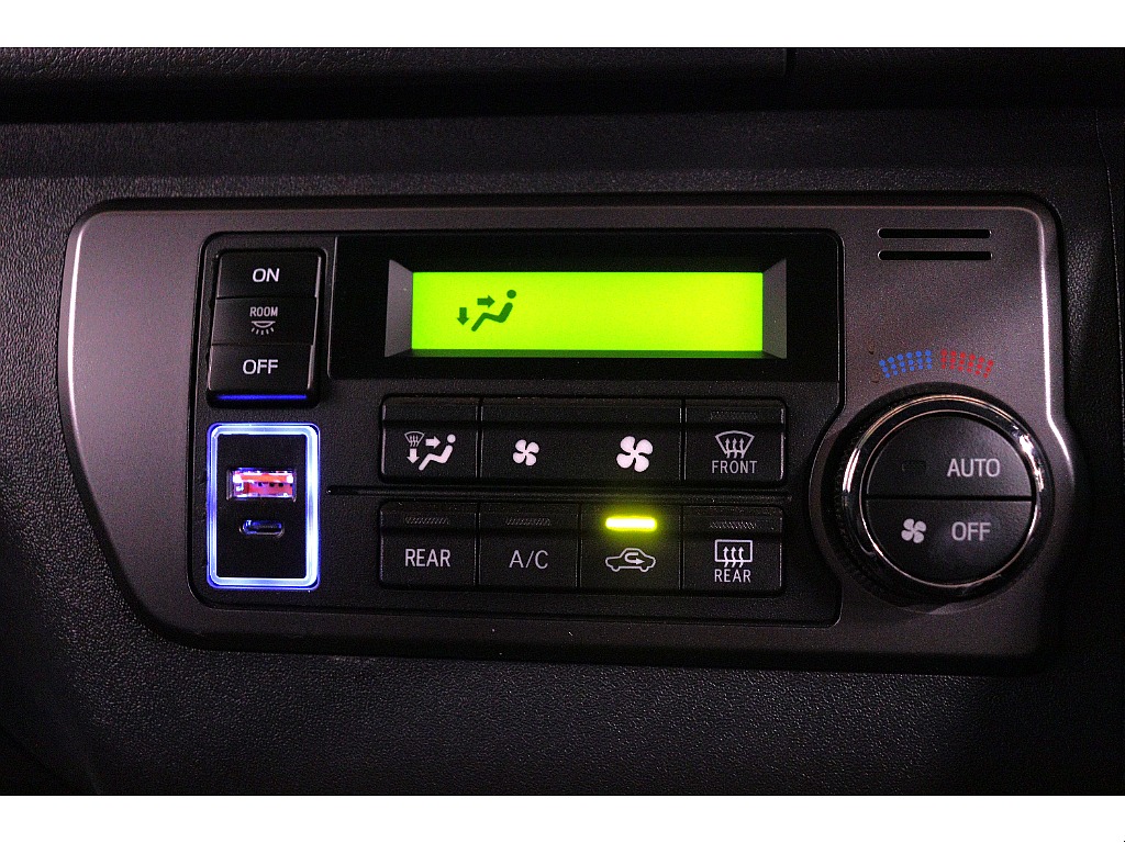 トヨタ ハイエースバン(33枚目)