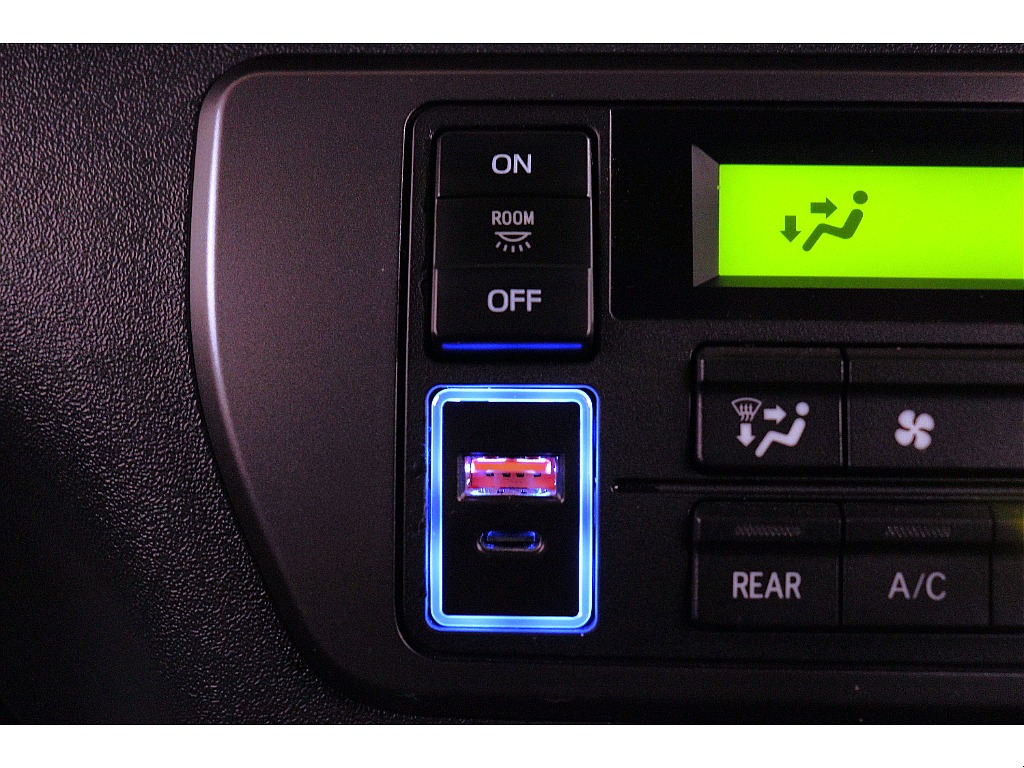 トヨタ ハイエースバン(34枚目)