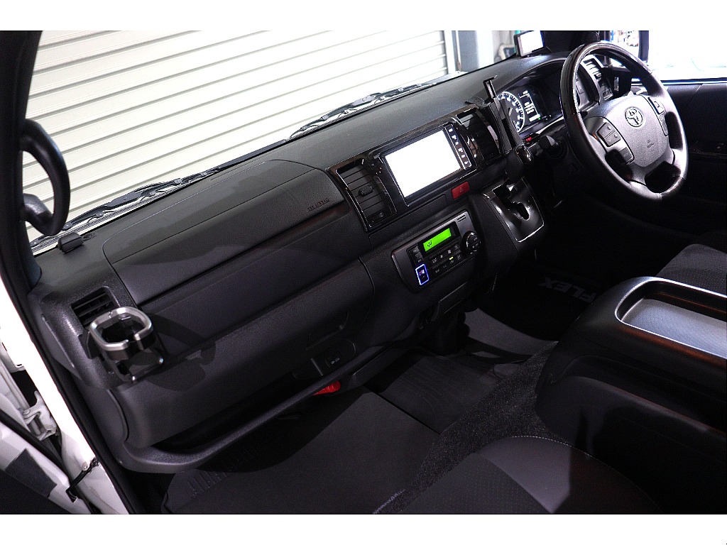 トヨタ ハイエースバン(5枚目)