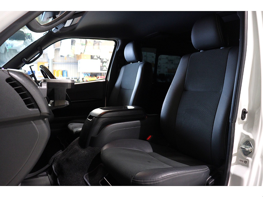 トヨタ ハイエースバン(6枚目)