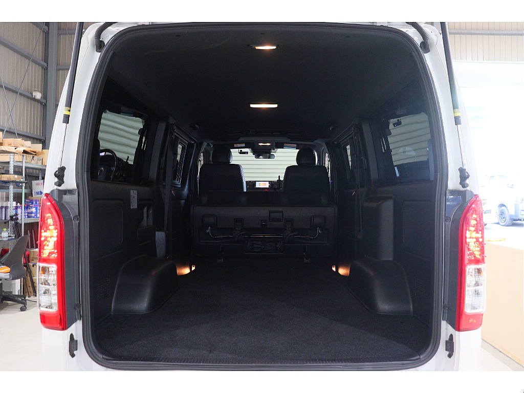 トヨタ ハイエースバン(8枚目)