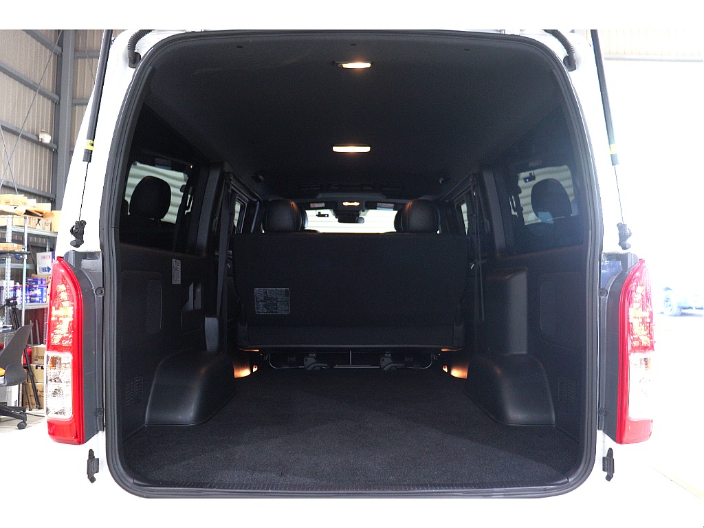 トヨタ ハイエースバン(10枚目)
