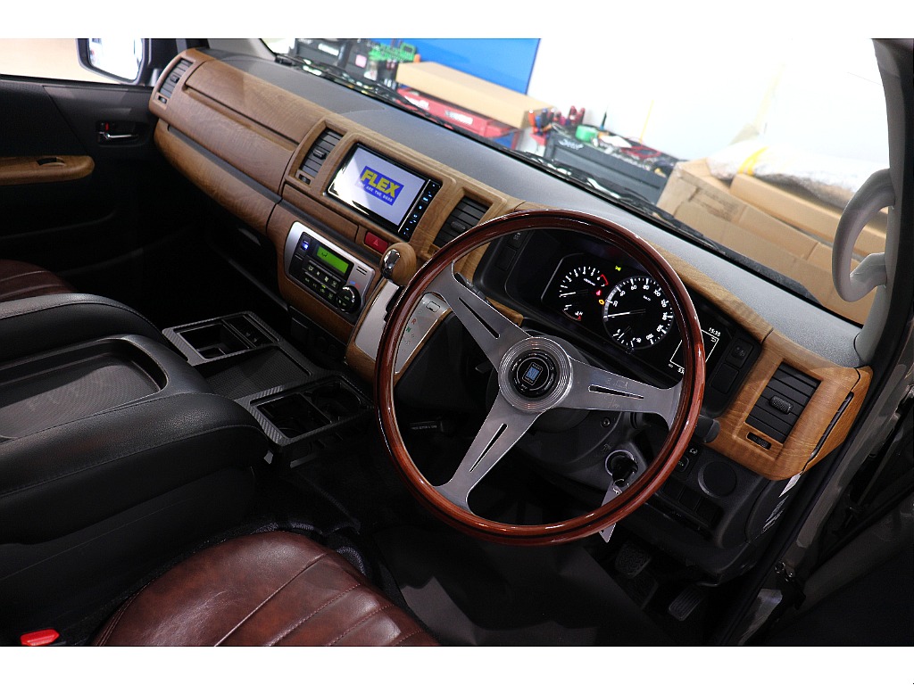 トヨタ ハイエースバン(3枚目)