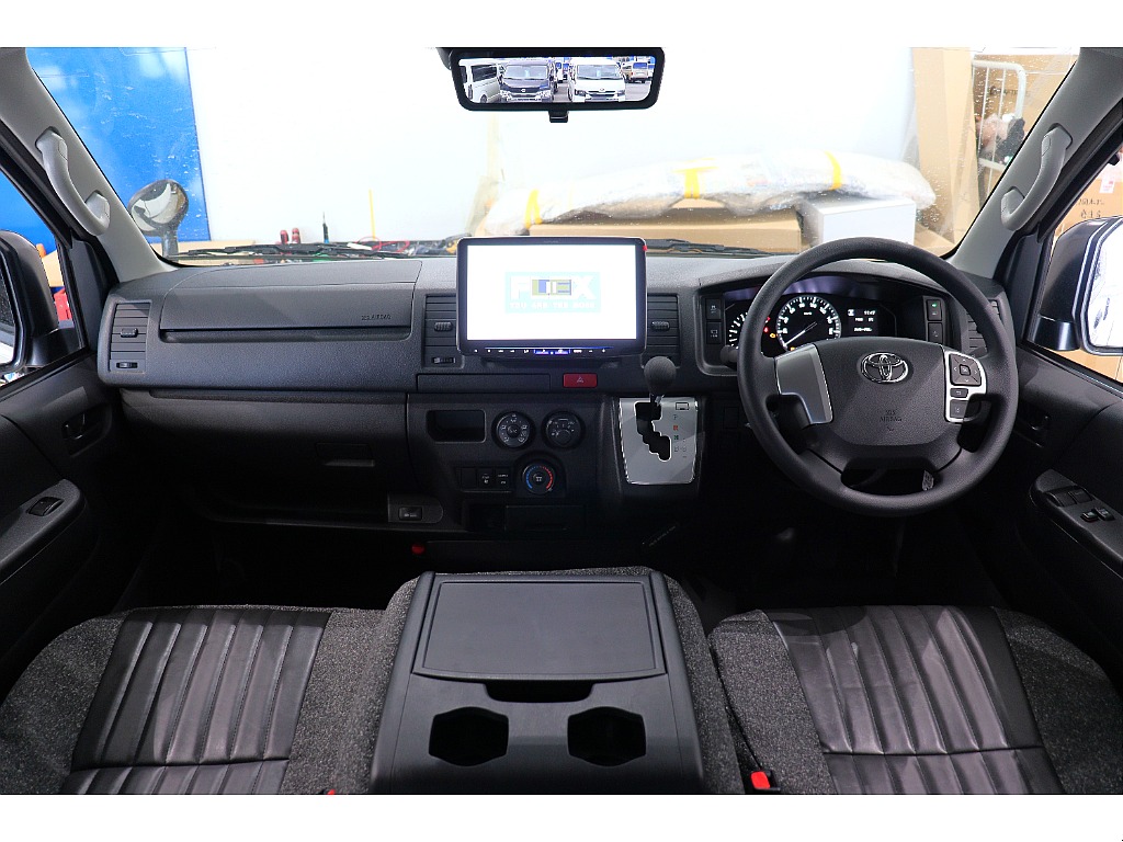 トヨタ ハイエースバン(2枚目)