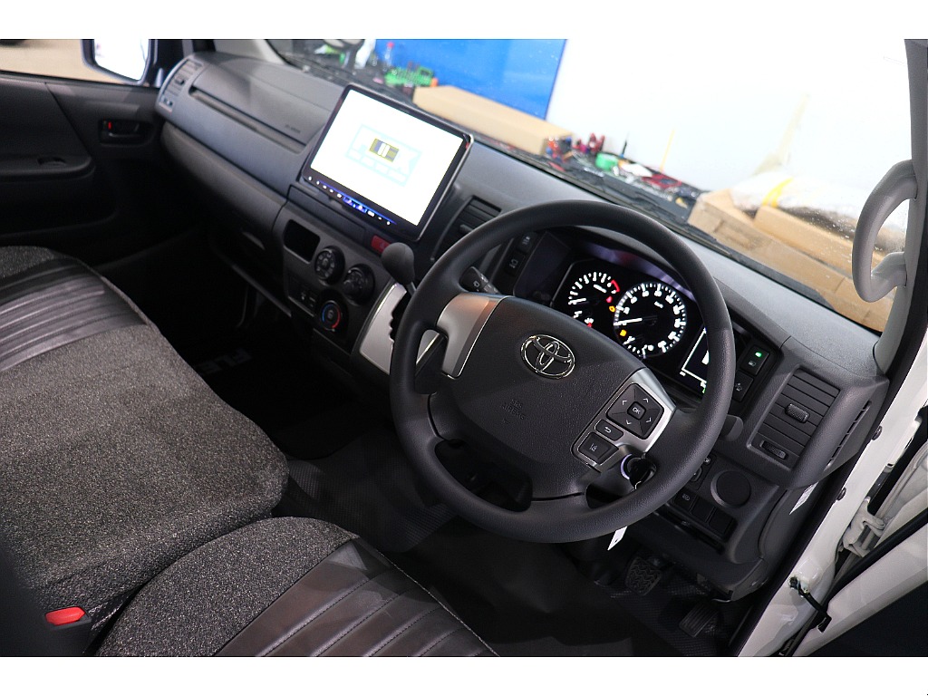 トヨタ ハイエースバン(3枚目)