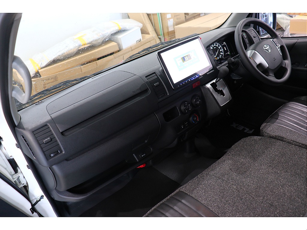 トヨタ ハイエースバン(5枚目)