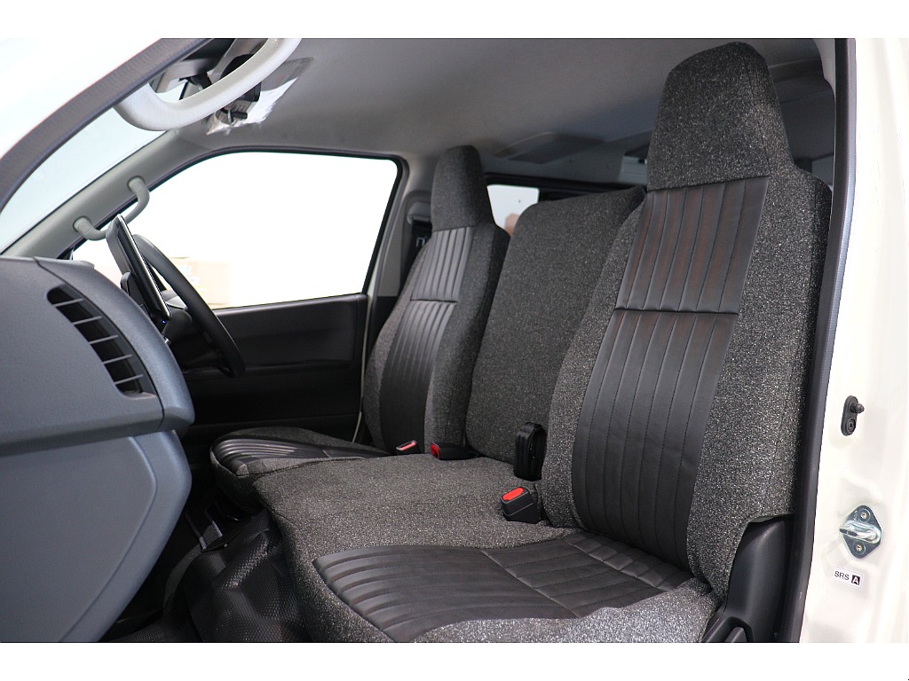 トヨタ ハイエースバン(6枚目)