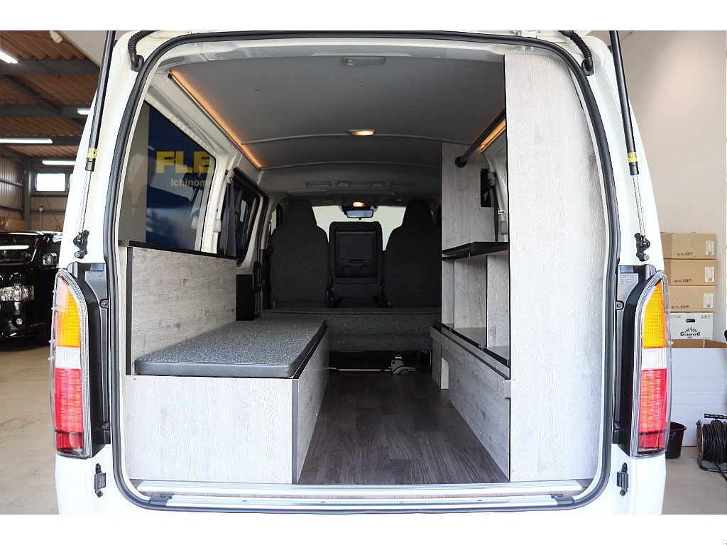 トヨタ ハイエースバン(8枚目)