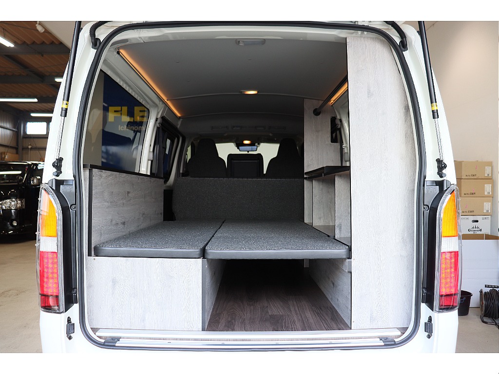 トヨタ ハイエースバン(10枚目)