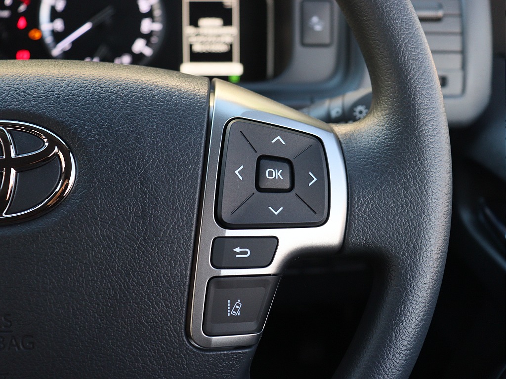 ステアリングリモコン（右）