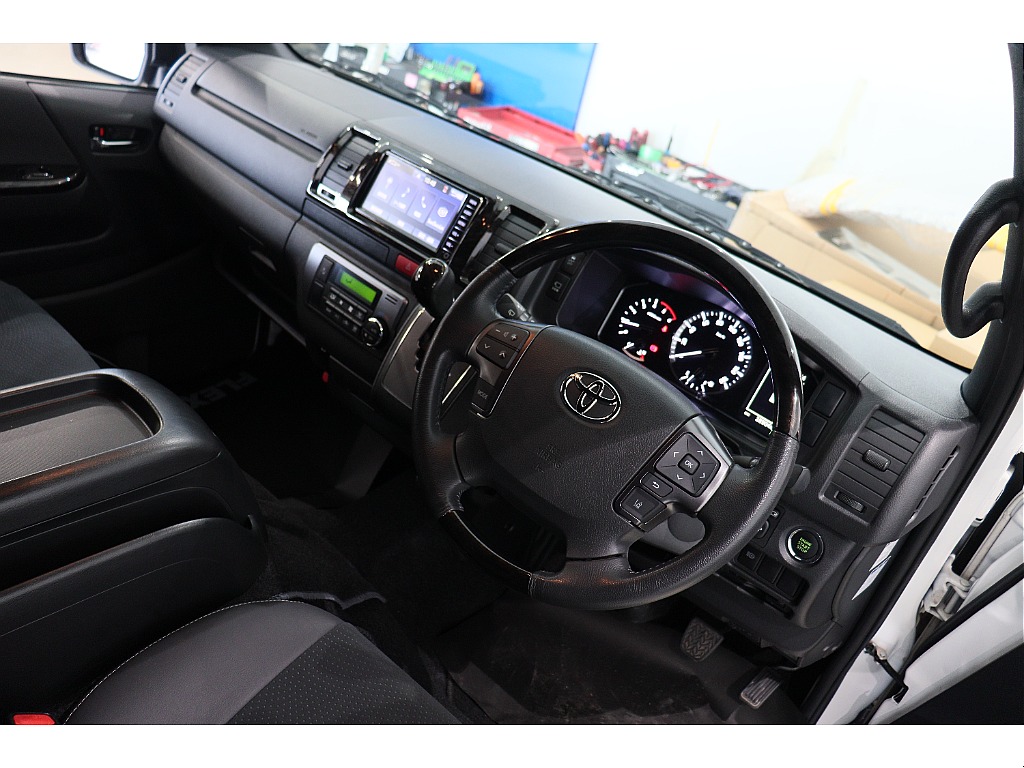 トヨタ ハイエースバン(3枚目)