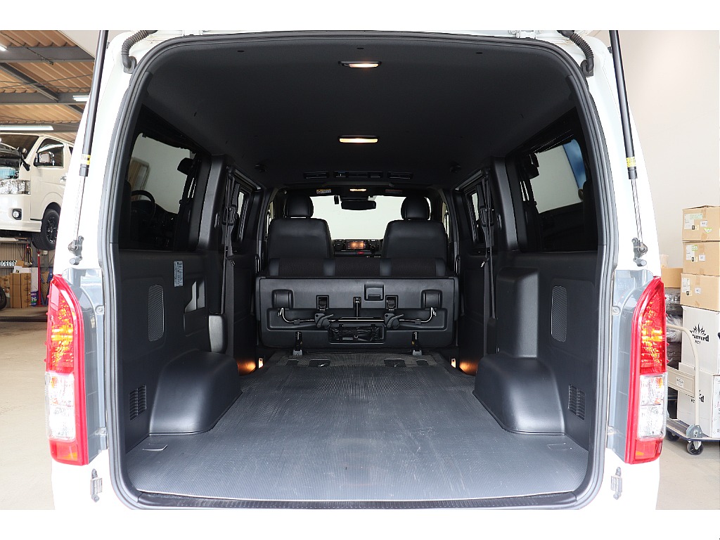 トヨタ ハイエースバン(7枚目)