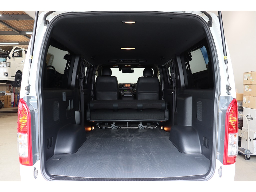 トヨタ ハイエースバン(8枚目)