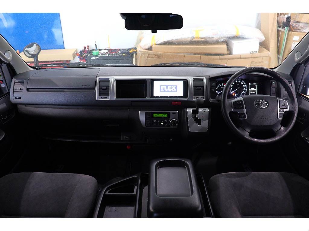 トヨタ ハイエース(2枚目)