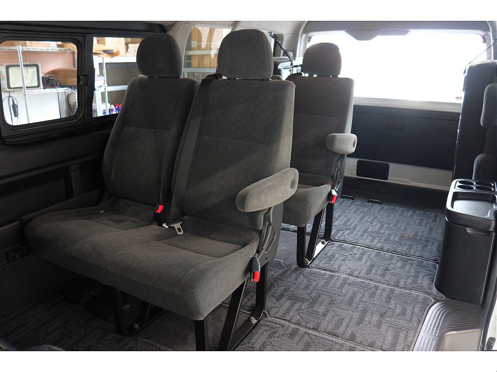 トヨタ ハイエース(8枚目)