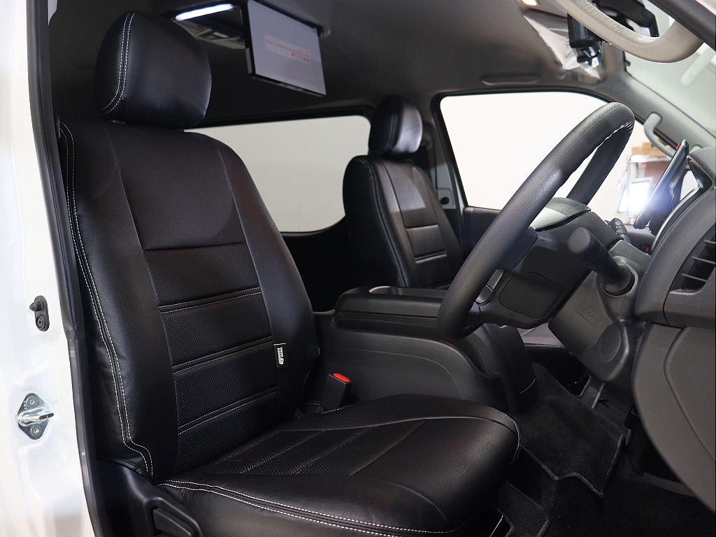 トヨタ ハイエース(4枚目)