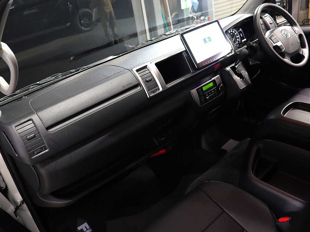 トヨタ ハイエース(5枚目)