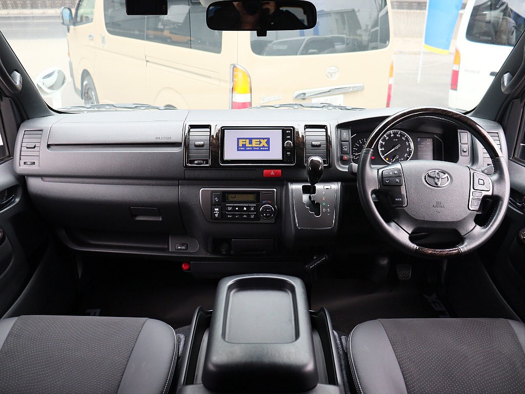 トヨタ ハイエースバン(2枚目)