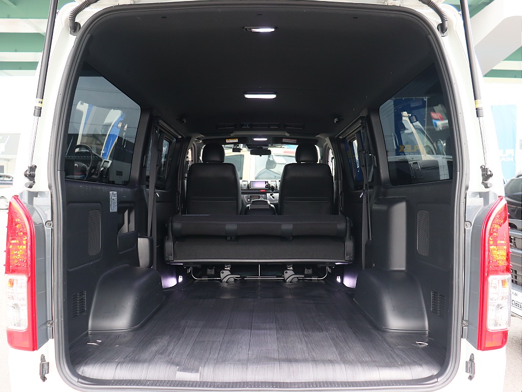 トヨタ ハイエースバン(8枚目)