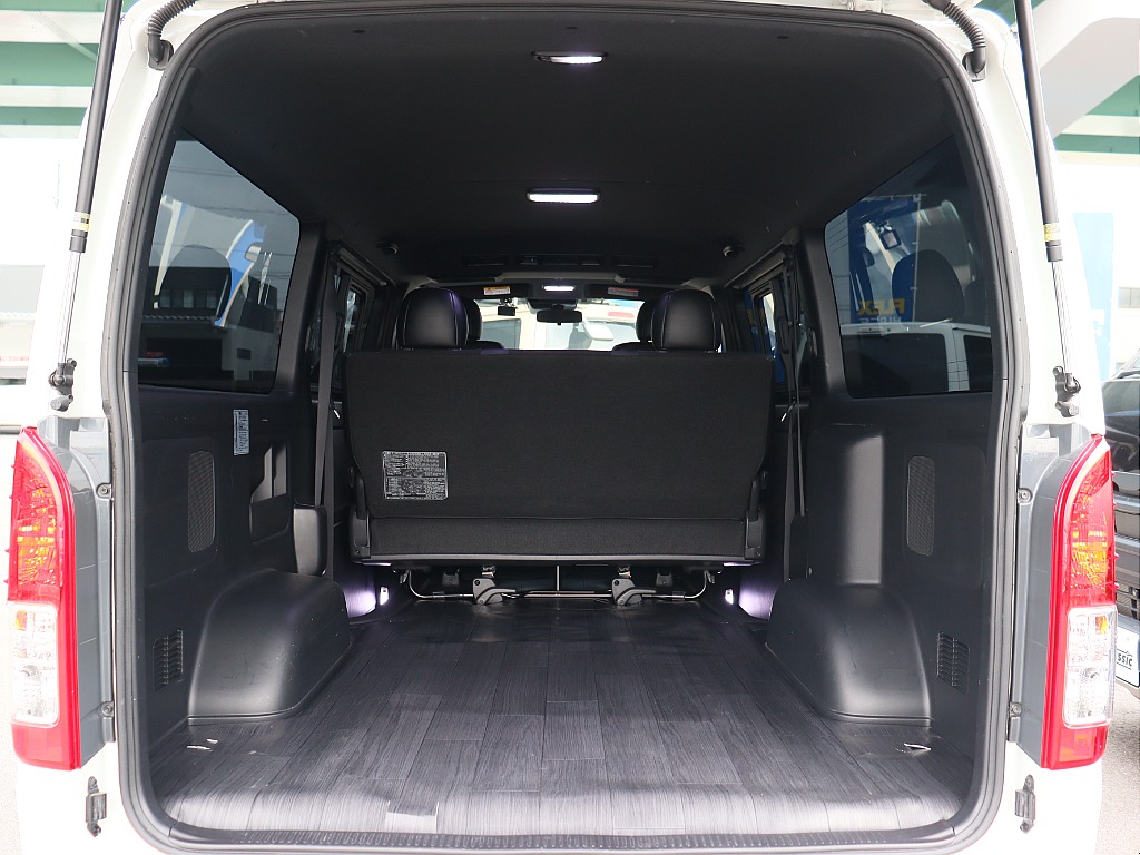 トヨタ ハイエースバン(9枚目)