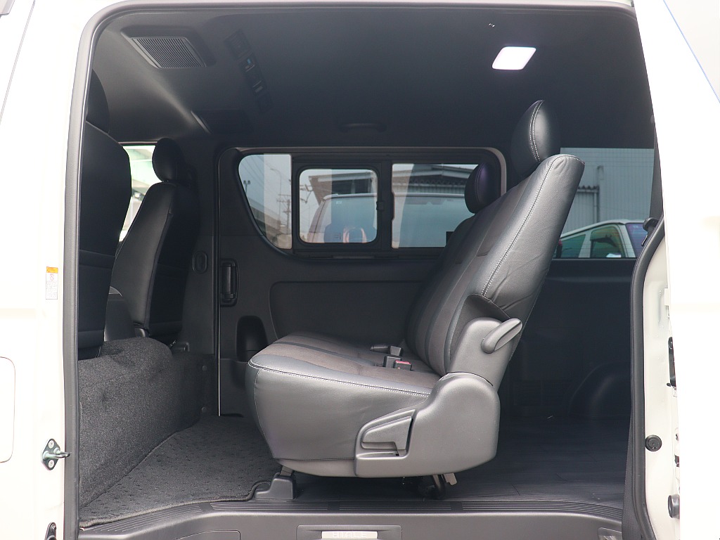 トヨタ ハイエースバン(10枚目)