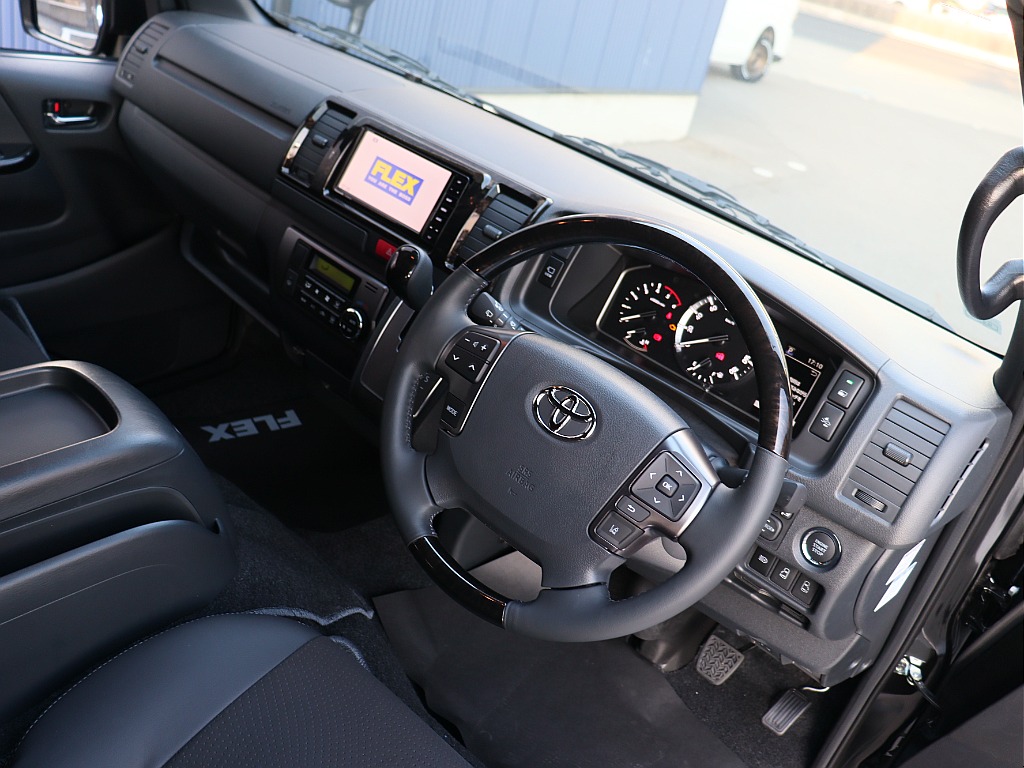 トヨタ ハイエースバン(3枚目)