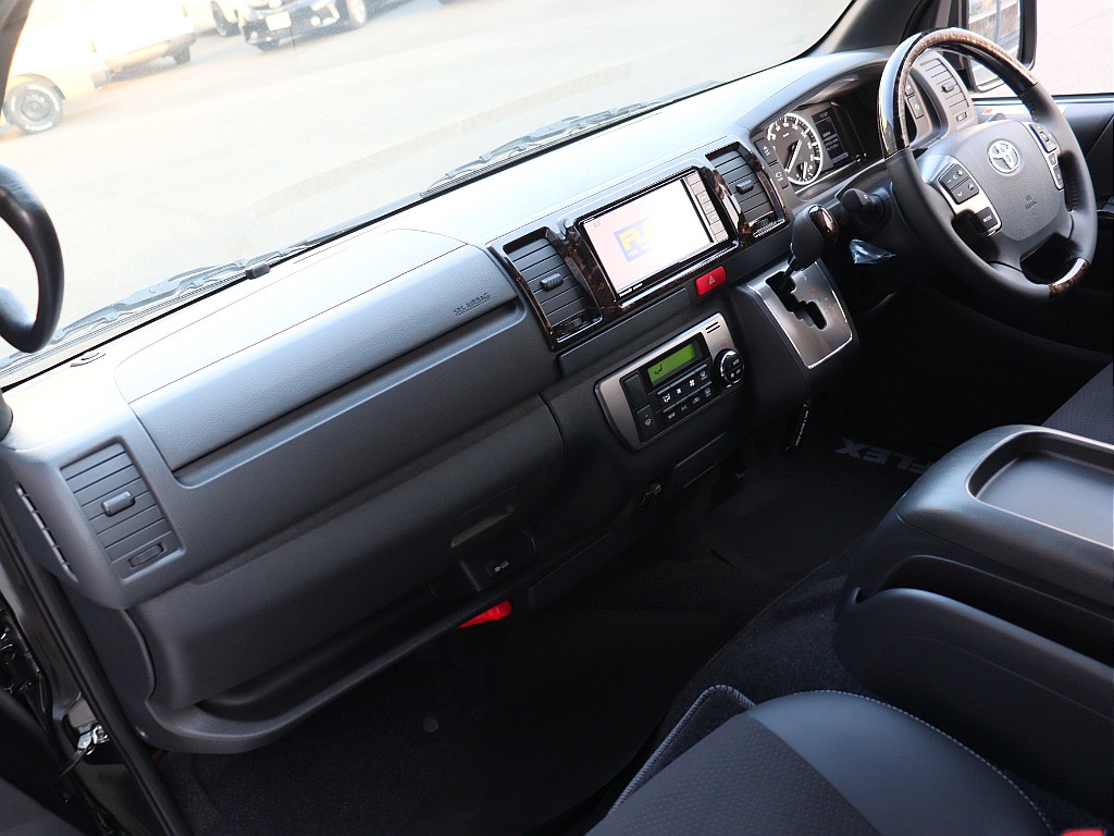 トヨタ ハイエースバン(5枚目)