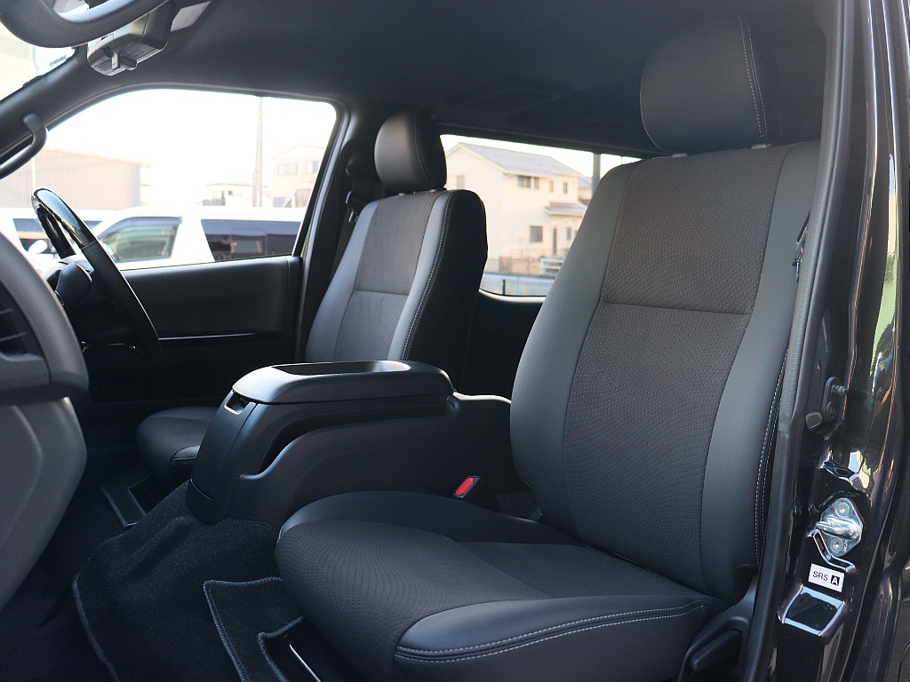 トヨタ ハイエースバン(6枚目)