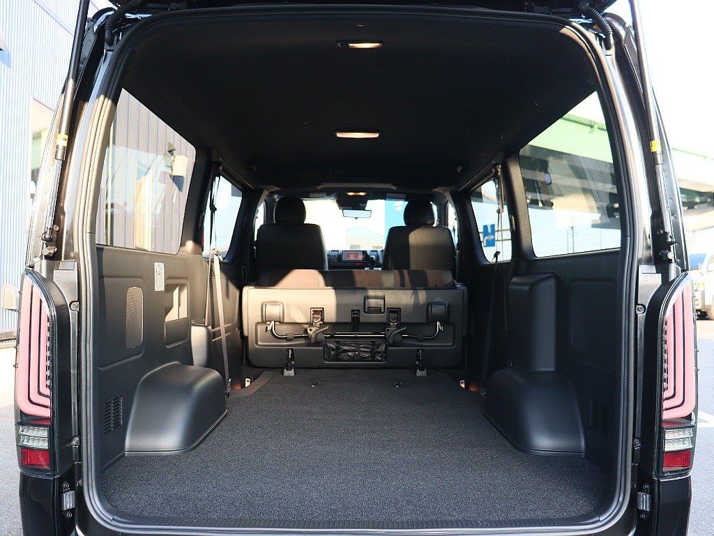 トヨタ ハイエースバン(7枚目)