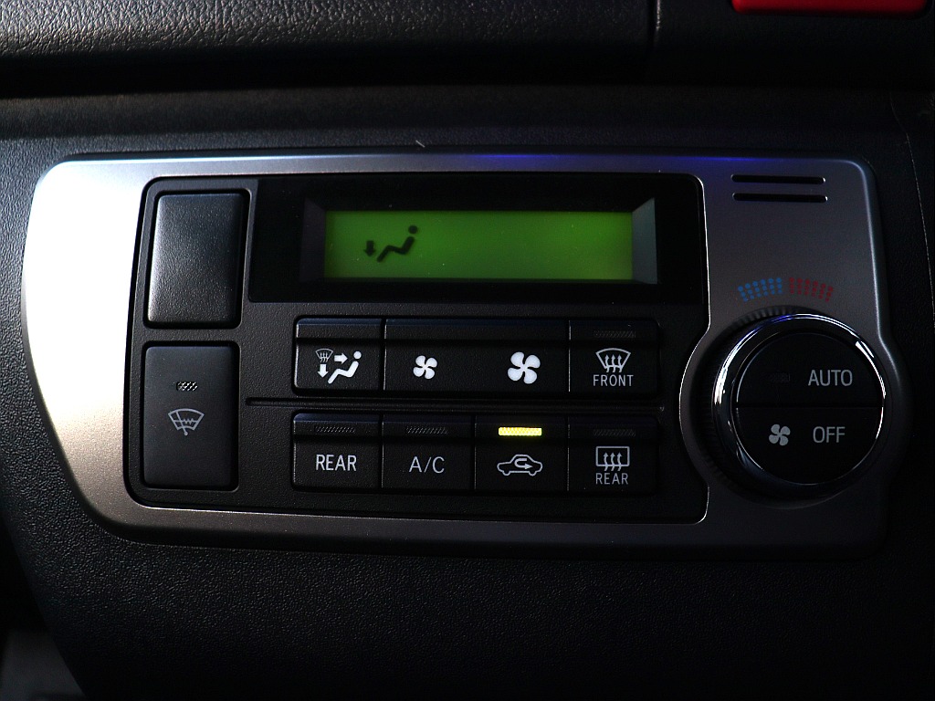 トヨタ ハイエースバン(34枚目)