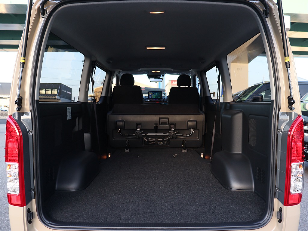 トヨタ ハイエースバン(7枚目)