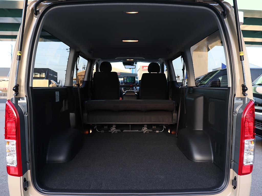 トヨタ ハイエースバン(8枚目)