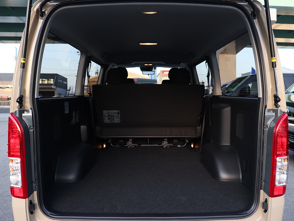 トヨタ ハイエースバン(9枚目)