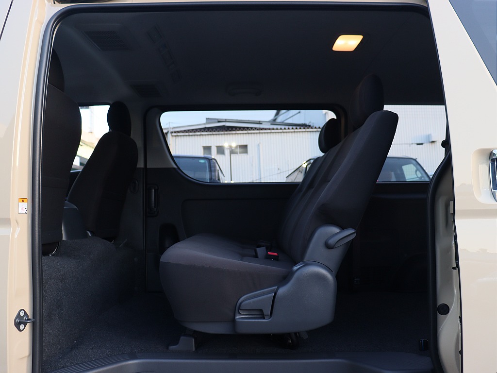 トヨタ ハイエースバン(10枚目)