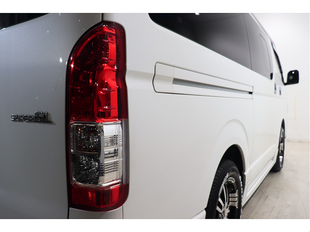 トヨタ ハイエースバン(17枚目)