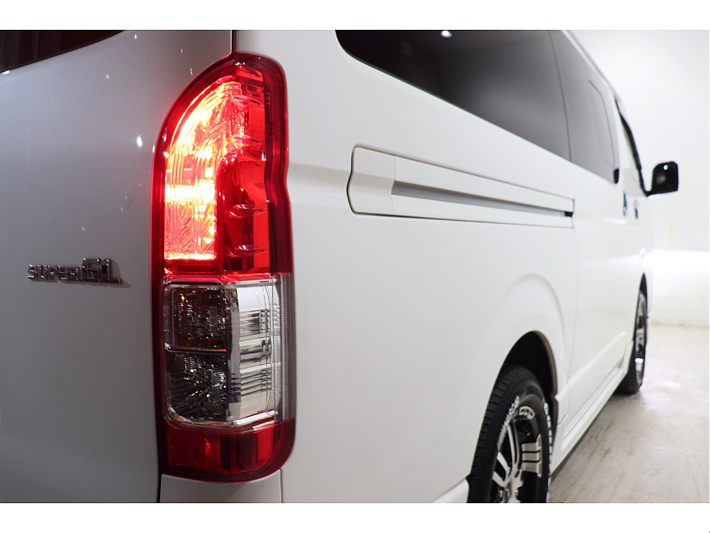 トヨタ ハイエースバン(18枚目)