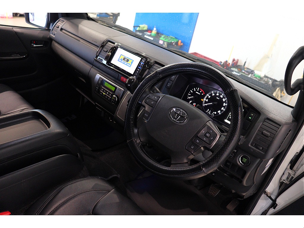 トヨタ ハイエースバン(3枚目)