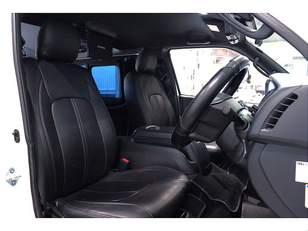 トヨタ ハイエースバン(4枚目)