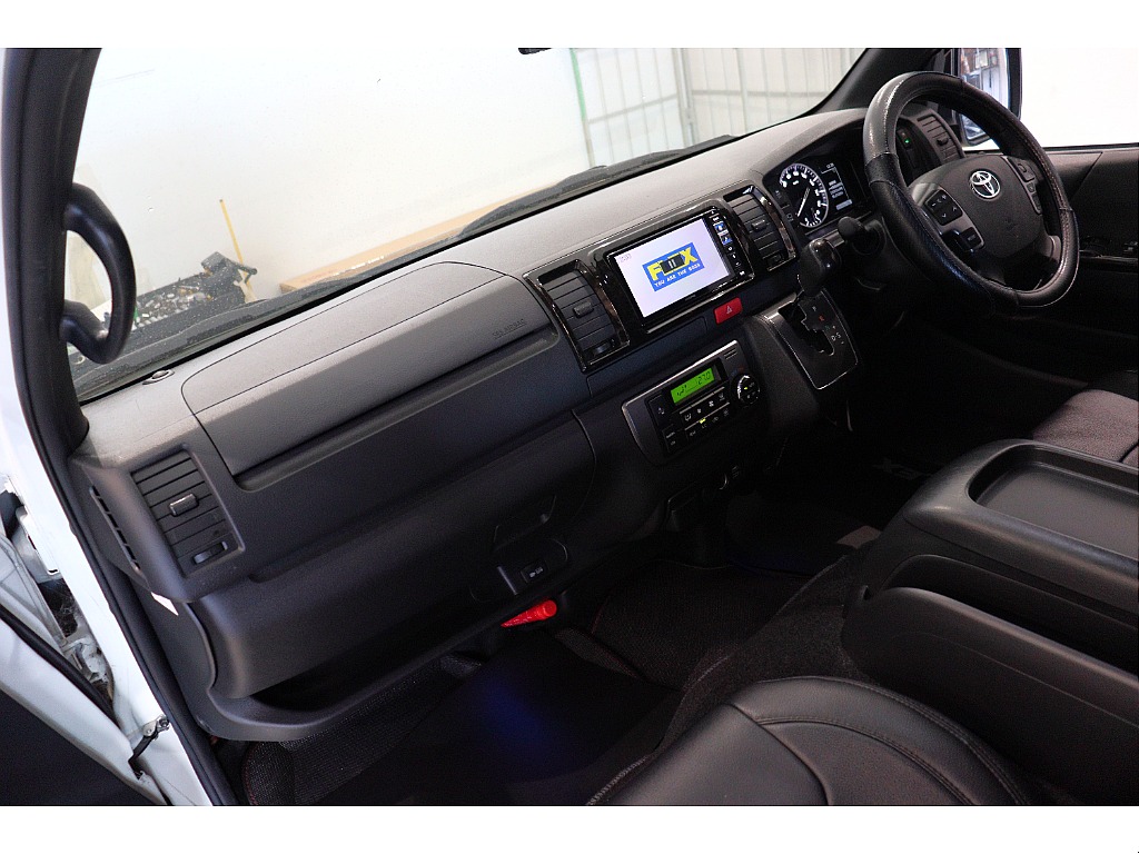 トヨタ ハイエースバン(5枚目)