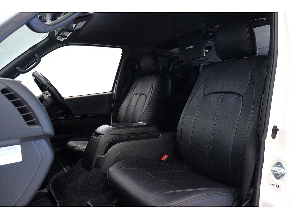 トヨタ ハイエースバン(6枚目)