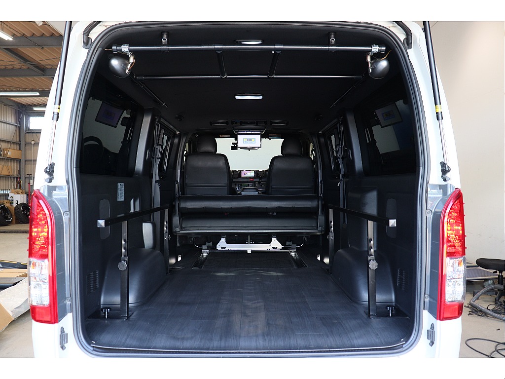 トヨタ ハイエースバン(7枚目)