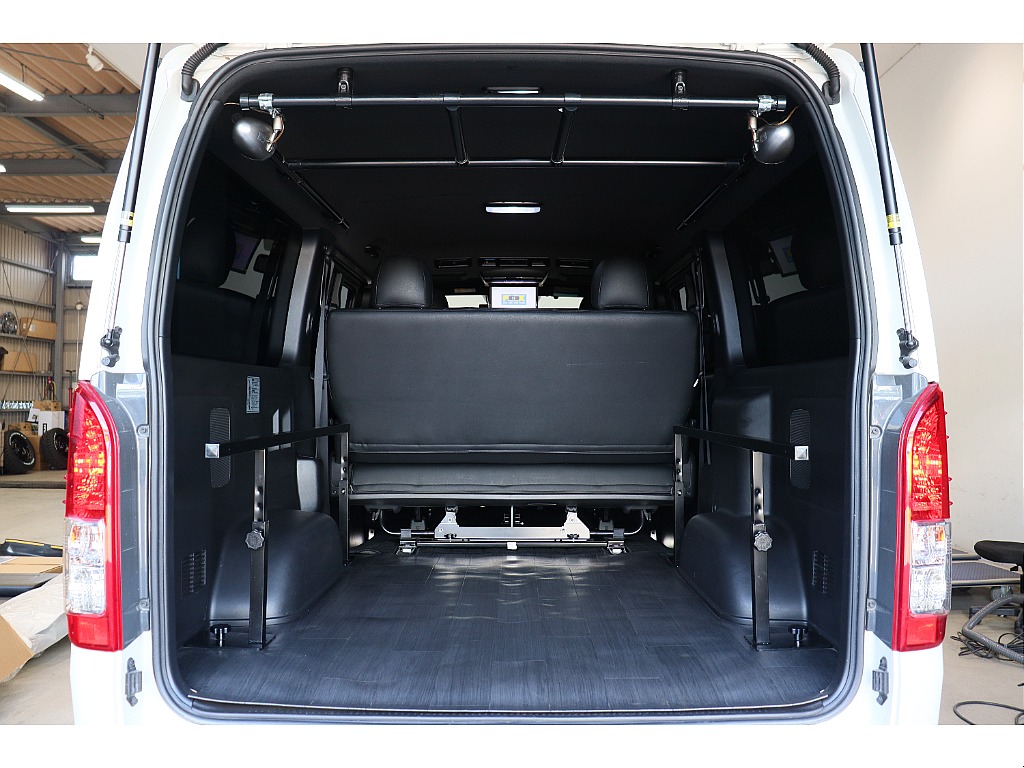 トヨタ ハイエースバン(8枚目)