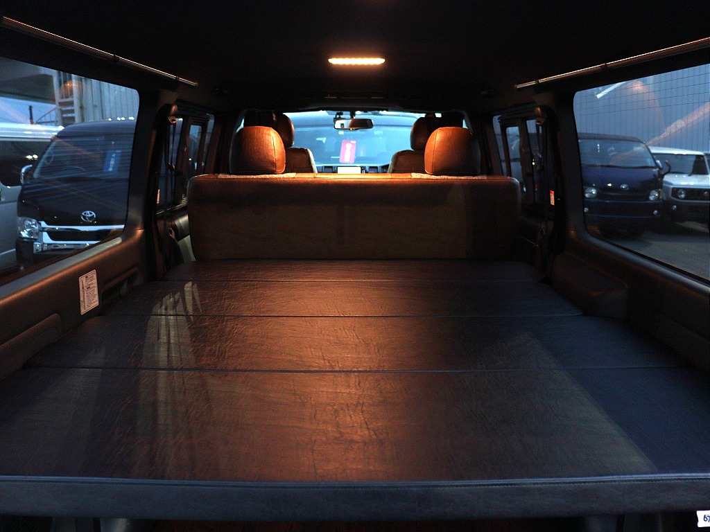 トヨタ ハイエースバン(2枚目)