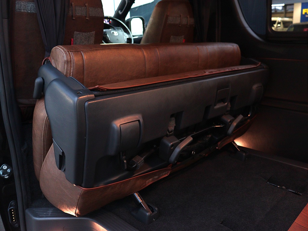 トヨタ ハイエースバン(4枚目)