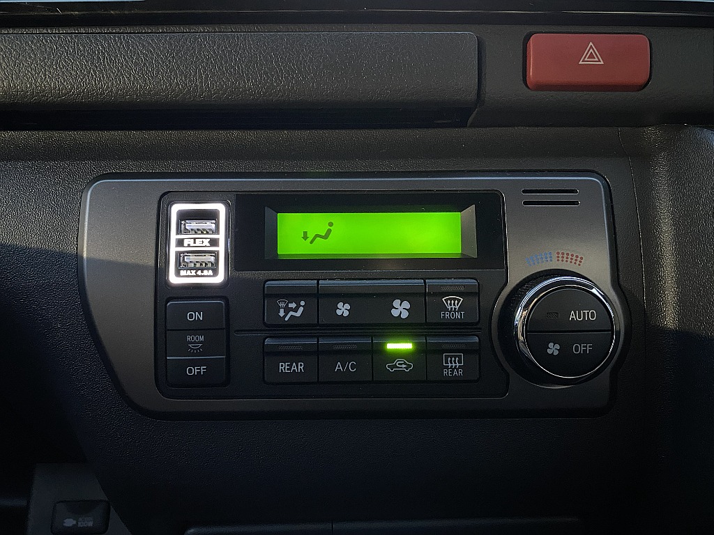 トヨタ ハイエースバン(32枚目)